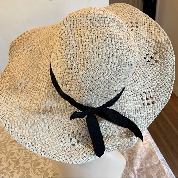 Cream Wide Brim Crochet Straw Hat w/ Black Hatband OSFA Gorgeous - Picture 5 of 9